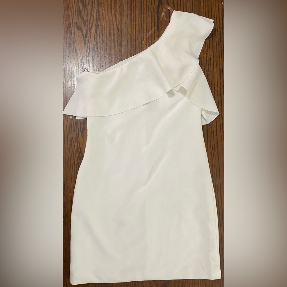 DO+BE White One Shoulder Asymmetrical Sheath Dress